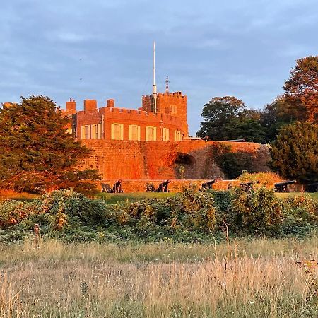 Fab Stay Uk - Coastal And Country Retreat With Free Secure Off Road Parking Minutes From Both Dover And Deal Kültér fotó